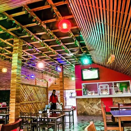 Kikis Court Resort Hohoe Экстерьер фото