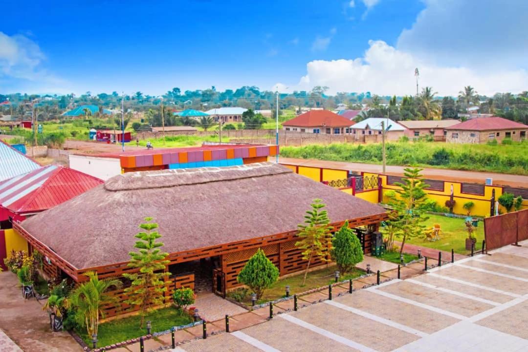 Kikis Court Resort Hohoe Экстерьер фото